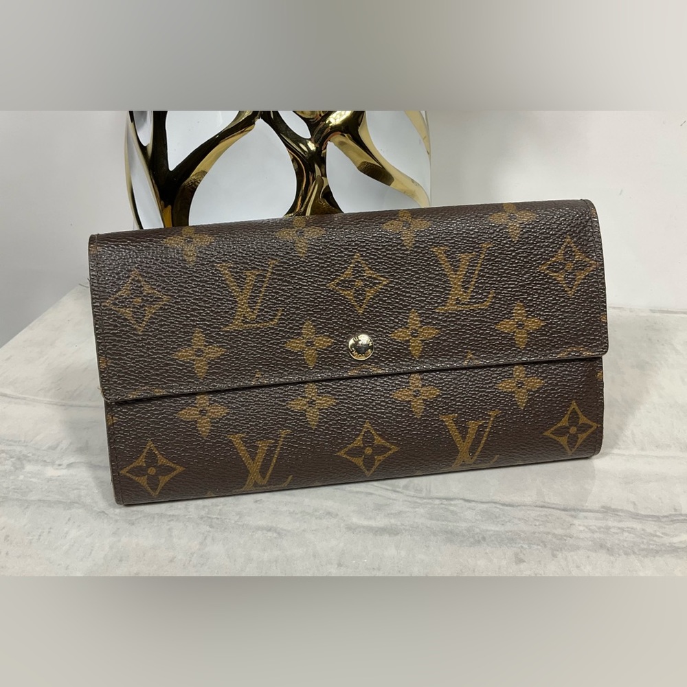 Sold Louis Vuitton Sarah Wallet Monogram - Picture 1 of 14